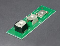 Powerelemente-Typ-SD-Messing-auf-Leiterplatte