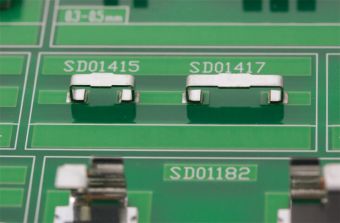 verschiedene-Jumper-Terminals-auf-Leiterplatte